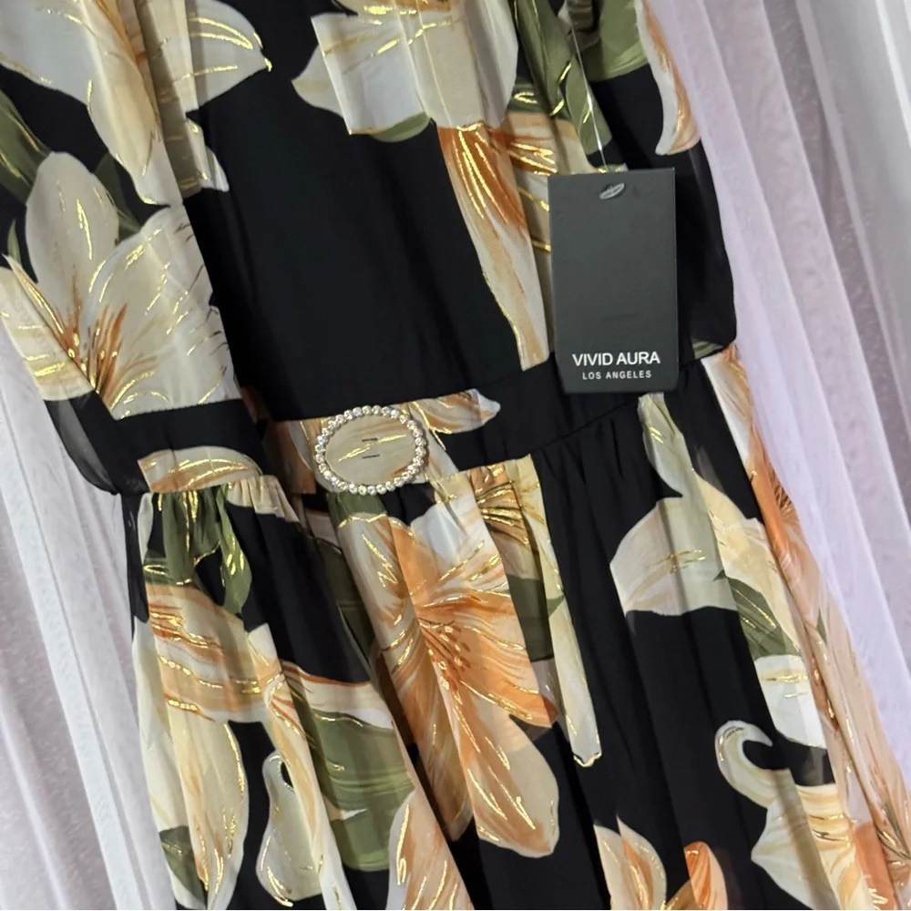 Sexy, vibrant, floral, flowy, long dress with diamond accent! - Picture 2 of 3